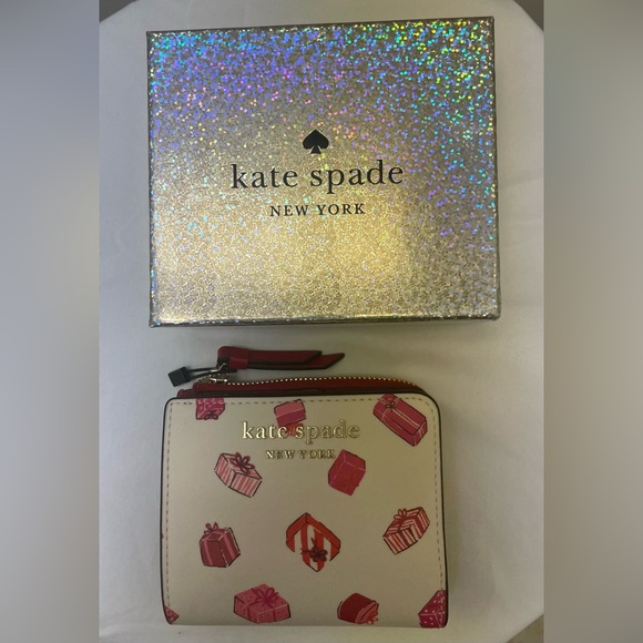 NWT ♠️ Kate Spade Wallet - Picture 1 of 7